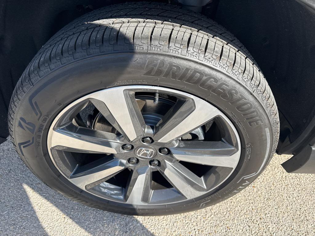 used 2025 Honda Pilot car, priced at $45,498