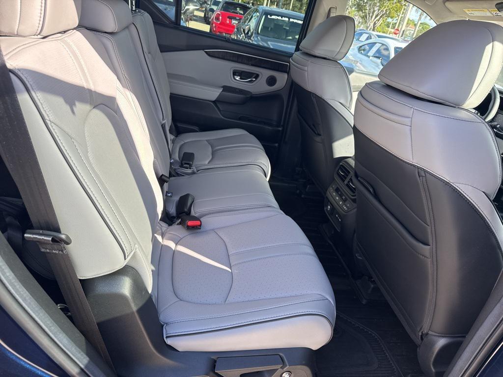 used 2025 Honda Pilot car, priced at $45,498