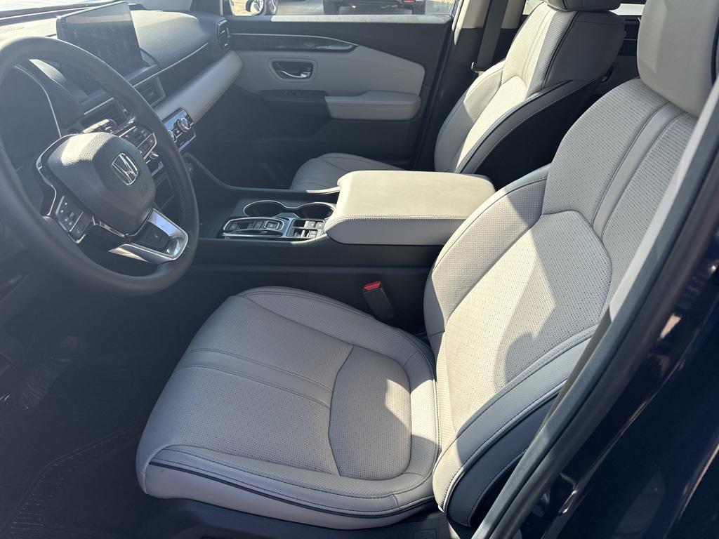 used 2025 Honda Pilot car, priced at $45,498