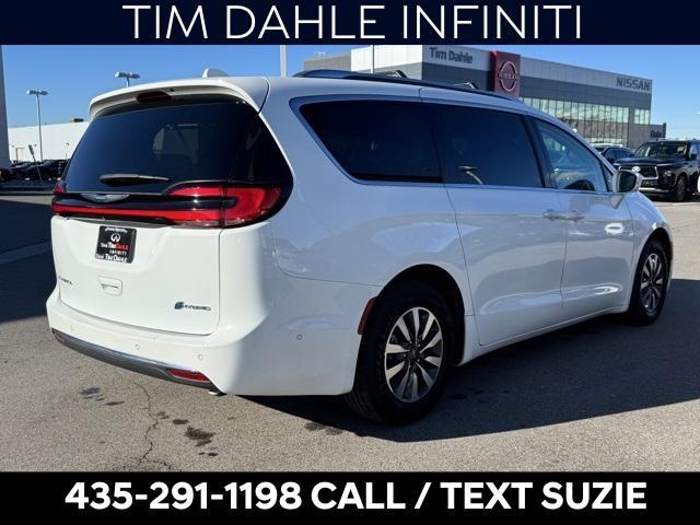 used 2021 Chrysler Pacifica Hybrid car, priced at $20,911