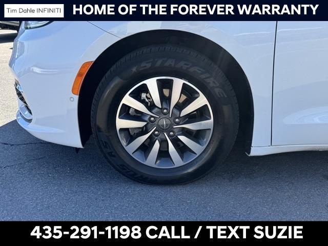 used 2021 Chrysler Pacifica Hybrid car, priced at $25,711
