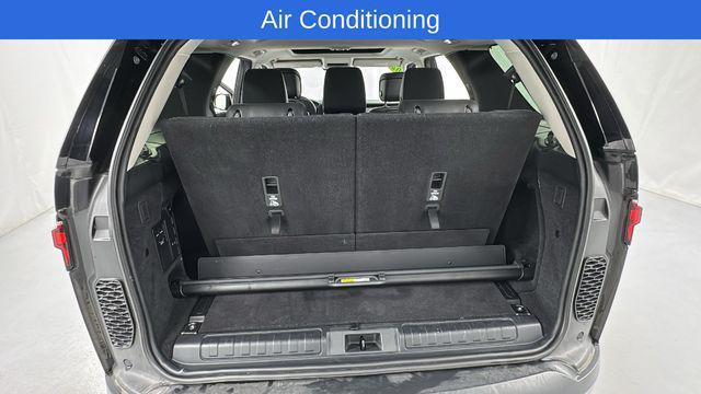 used 2024 Land Rover Discovery car, priced at $40,419