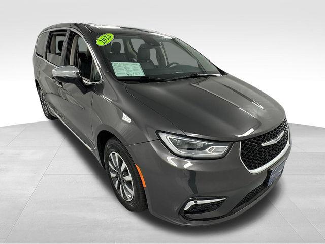 used 2023 Chrysler Pacifica Hybrid car, priced at $27,000