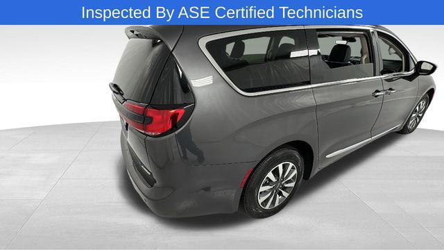 used 2023 Chrysler Pacifica Hybrid car, priced at $27,000