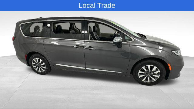 used 2023 Chrysler Pacifica Hybrid car, priced at $27,000
