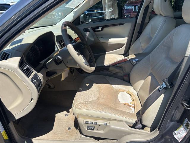 used 2007 Volvo V70 car, priced at $2,495