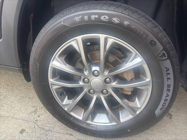 used 2019 Jeep Cherokee car, priced at $10,995