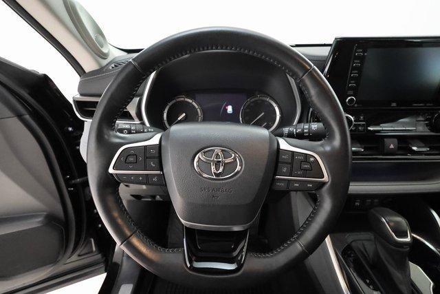 used 2022 Toyota Highlander car, priced at $42,495