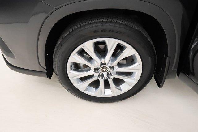 used 2022 Toyota Highlander car, priced at $42,495