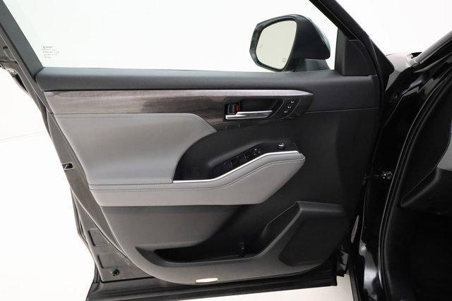used 2022 Toyota Highlander car, priced at $42,495