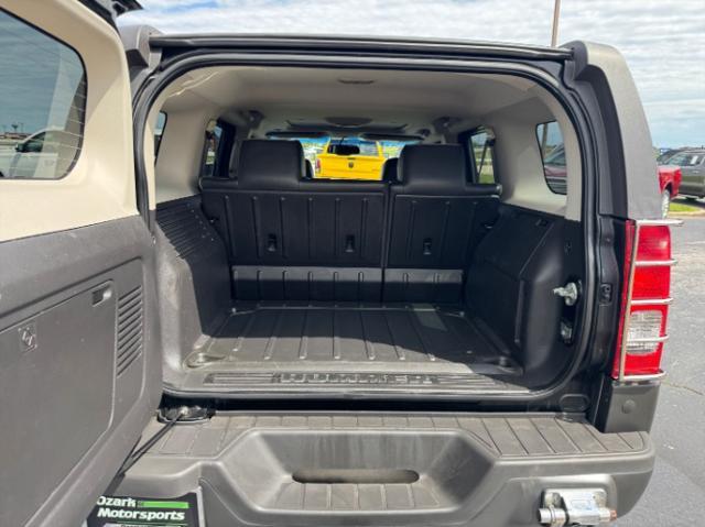 used 2006 Hummer H3 car, priced at $10,980