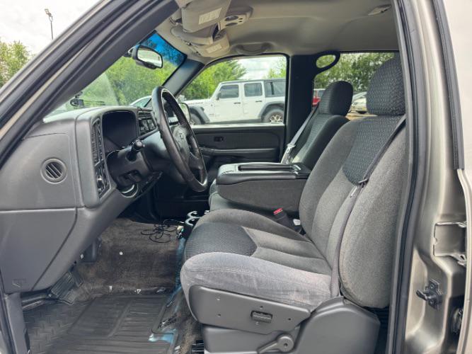used 2003 Chevrolet Avalanche car, priced at $9,980