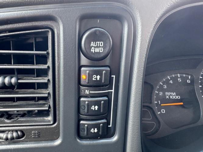 used 2003 Chevrolet Avalanche car, priced at $9,980