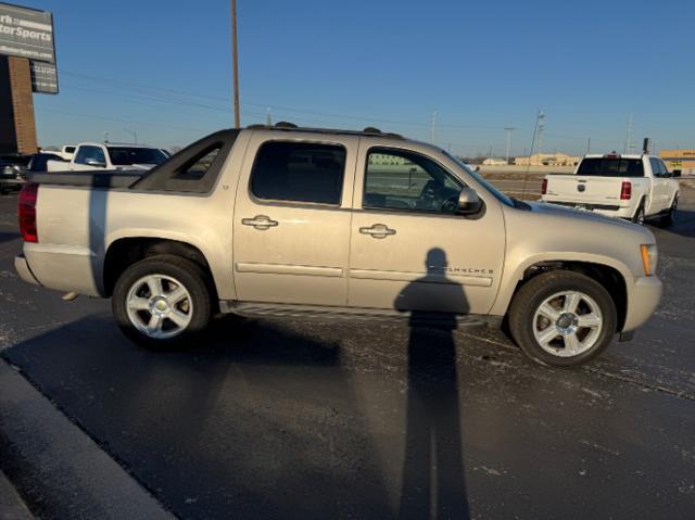 used 2007 Chevrolet Avalanche car, priced at $9,980