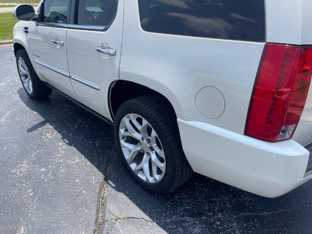 used 2010 Cadillac Escalade car, priced at $12,480