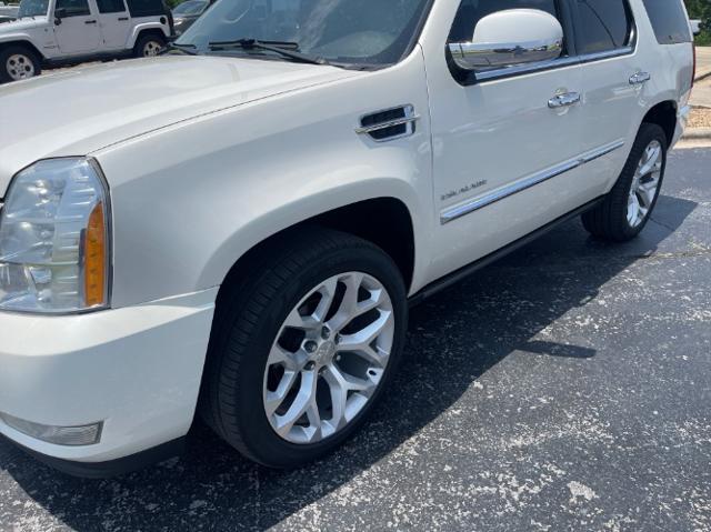 used 2010 Cadillac Escalade car, priced at $12,480