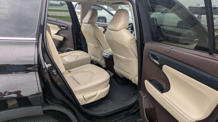 used 2020 Toyota Highlander car, priced at $26,980