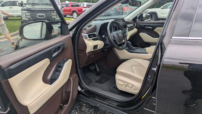 used 2020 Toyota Highlander car, priced at $26,980