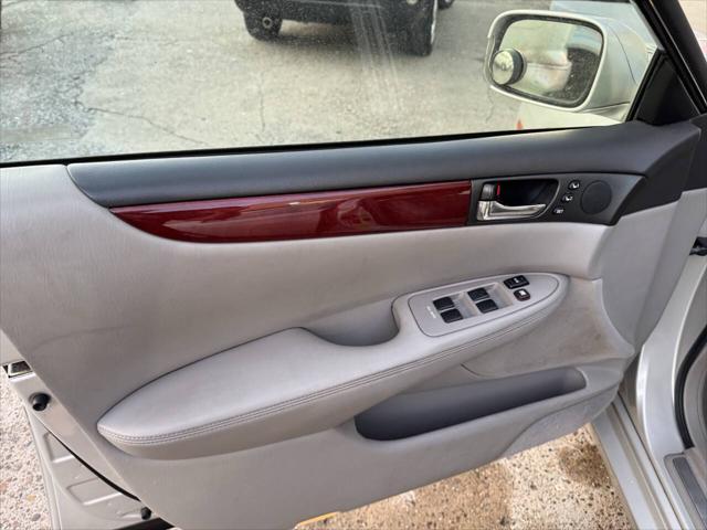 used 2004 Lexus ES 330 car, priced at $4,500