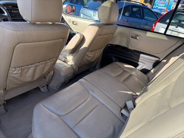 used 2003 Toyota Highlander car, priced at $6,900