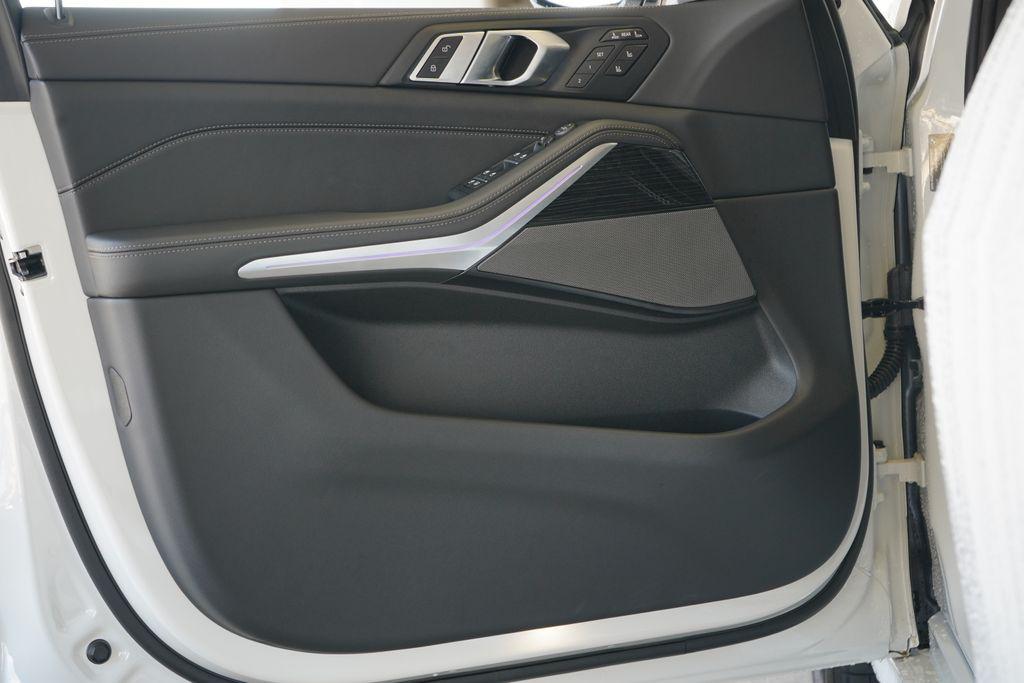 new 2026 BMW X7 car, priced at $101,665