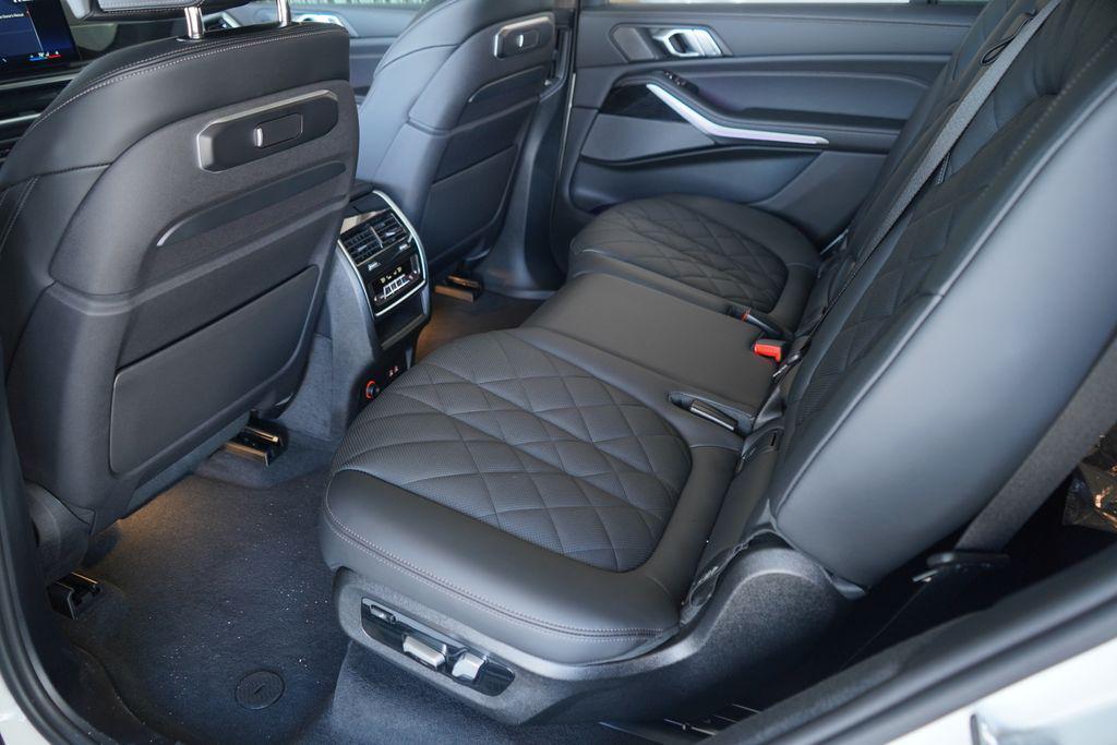 new 2026 BMW X7 car, priced at $101,665