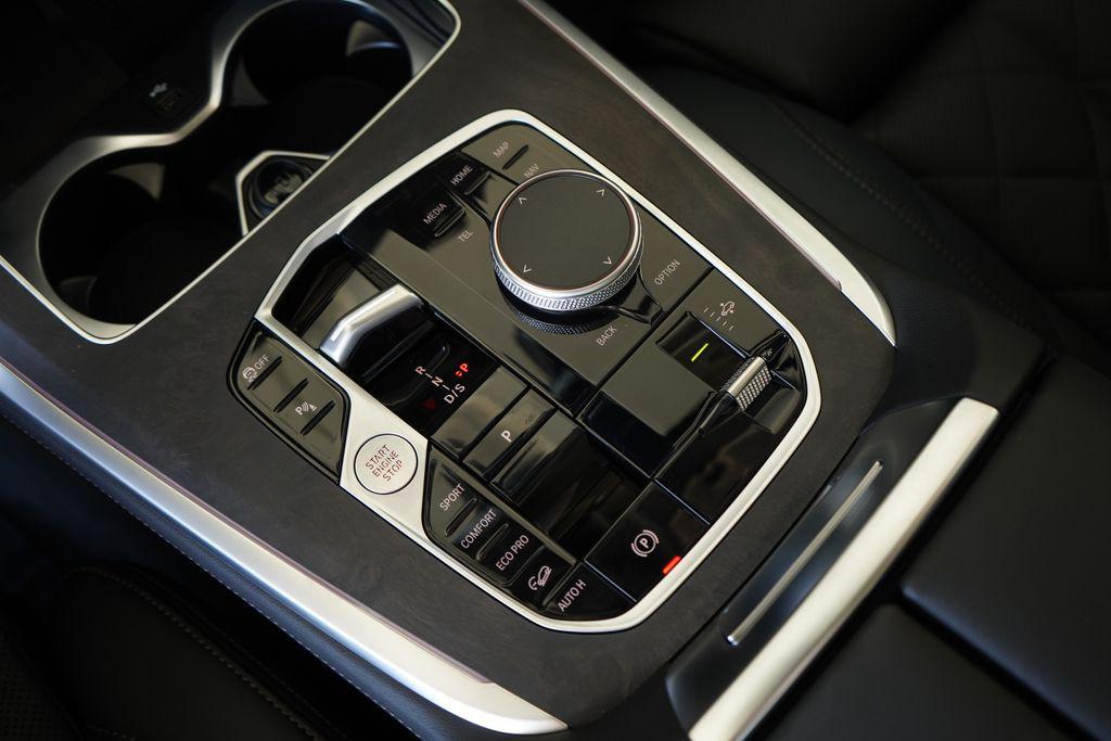 new 2026 BMW X7 car, priced at $89,865