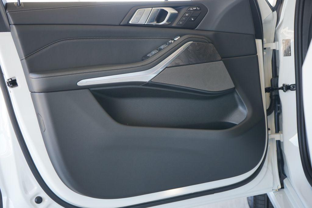 new 2026 BMW X7 car, priced at $89,865