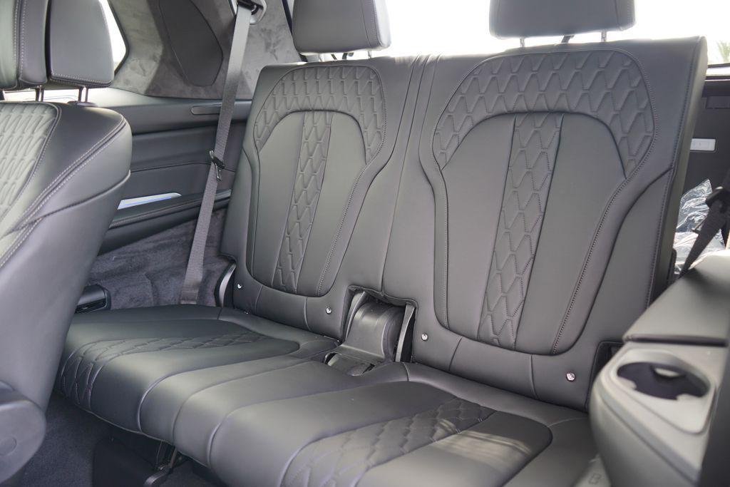 new 2026 BMW X7 car, priced at $127,180