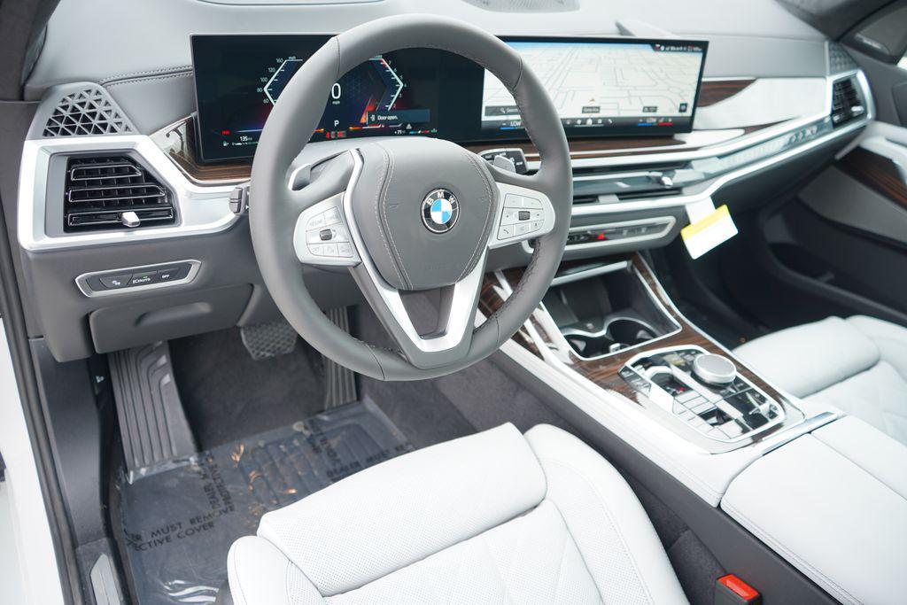new 2026 BMW X7 car, priced at $93,365