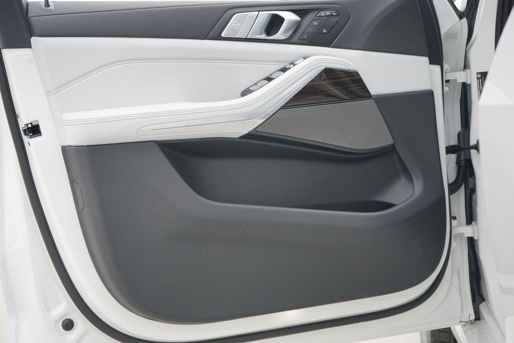 new 2026 BMW X7 car, priced at $93,365