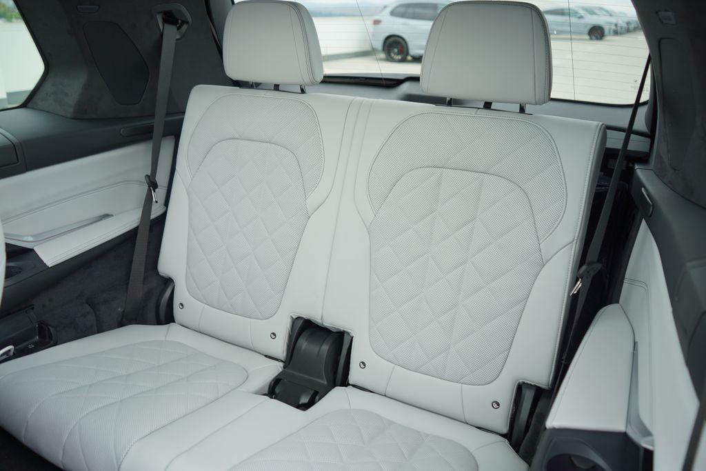 new 2026 BMW X7 car, priced at $93,365