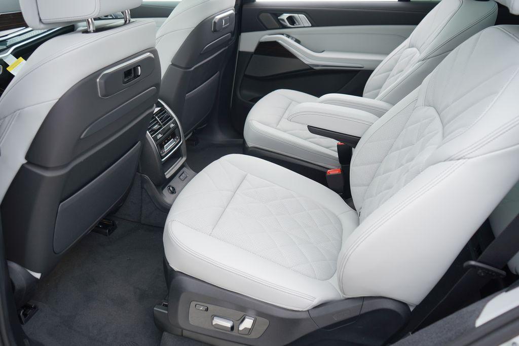 new 2026 BMW X7 car, priced at $93,365