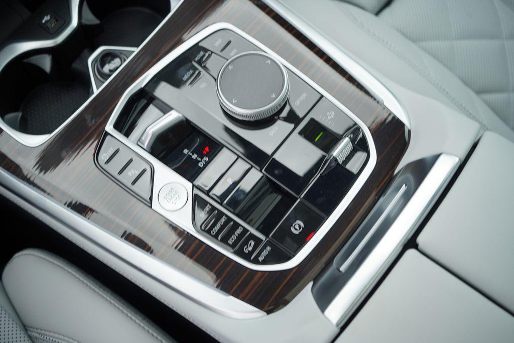 new 2026 BMW X7 car, priced at $93,365