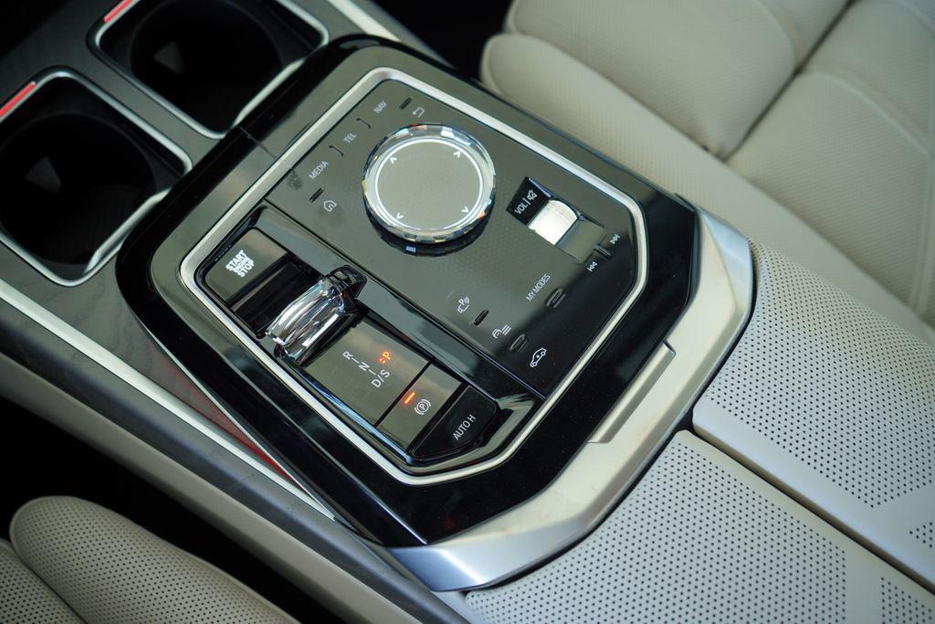 new 2025 BMW 760 car, priced at $129,625