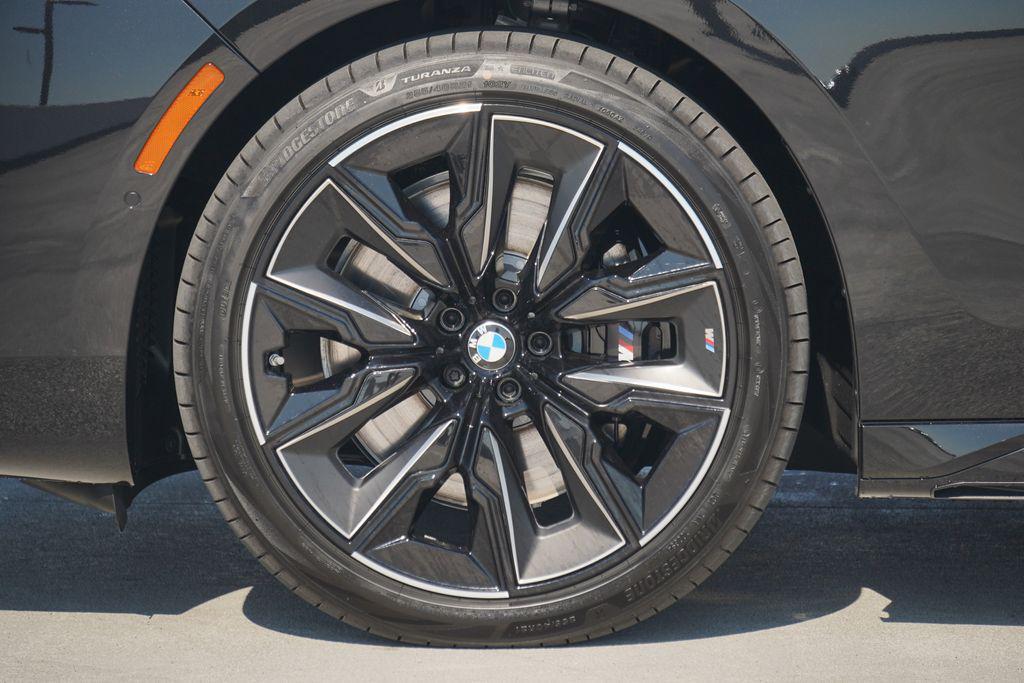new 2025 BMW 760 car, priced at $129,625