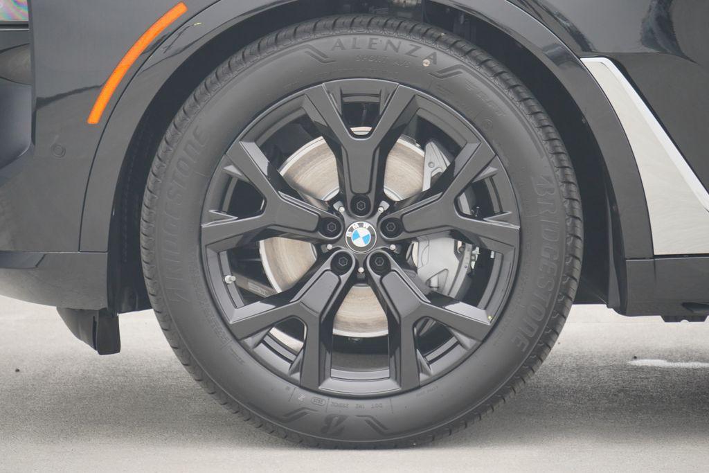 new 2026 BMW X7 car, priced at $88,265