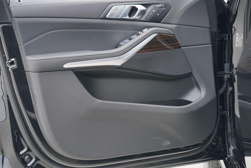 new 2026 BMW X7 car, priced at $88,265