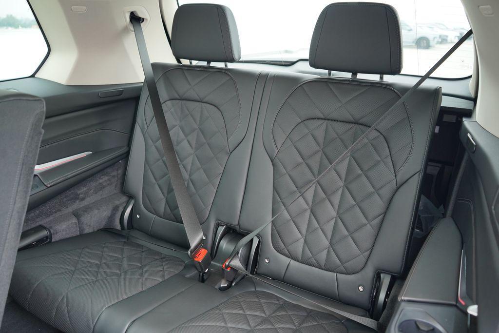 new 2026 BMW X7 car, priced at $88,265