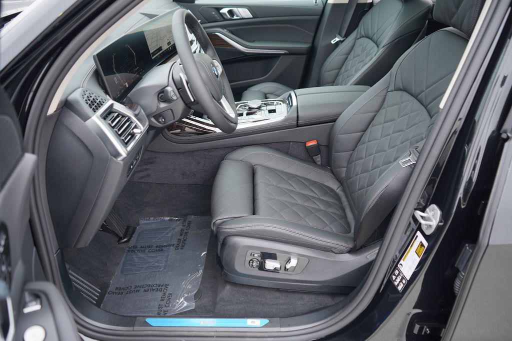 new 2026 BMW X7 car, priced at $88,265