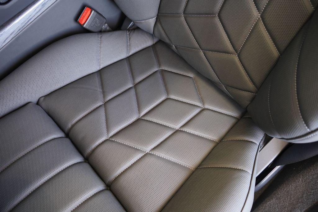 new 2025 BMW 760 car, priced at $133,005