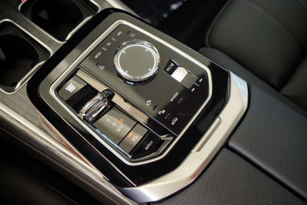 new 2025 BMW 760 car, priced at $133,005