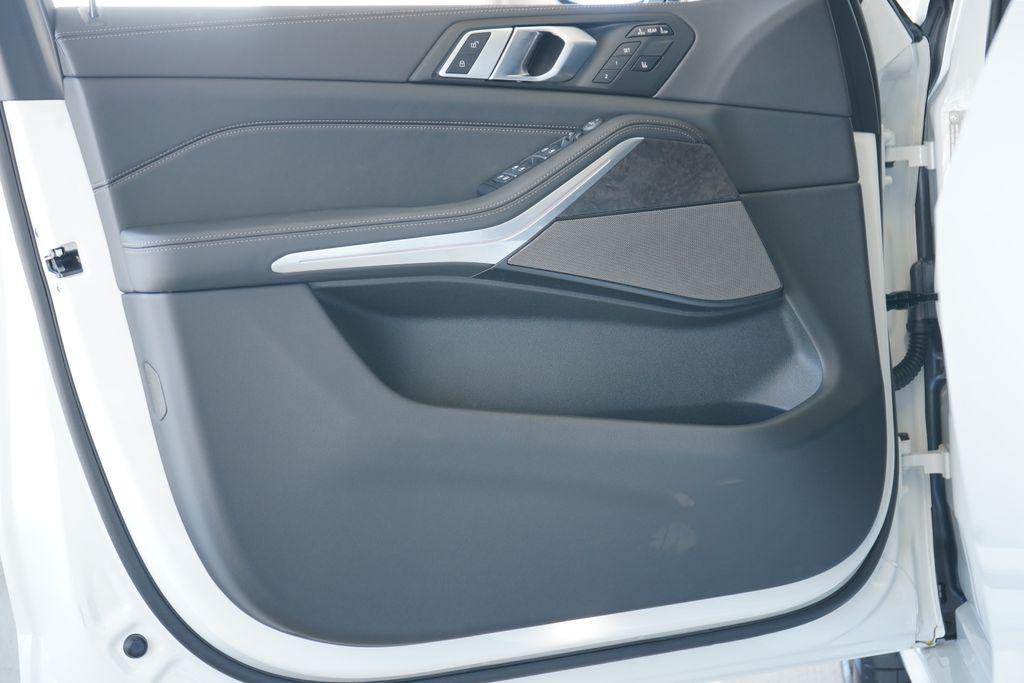 new 2026 BMW X7 car, priced at $98,230