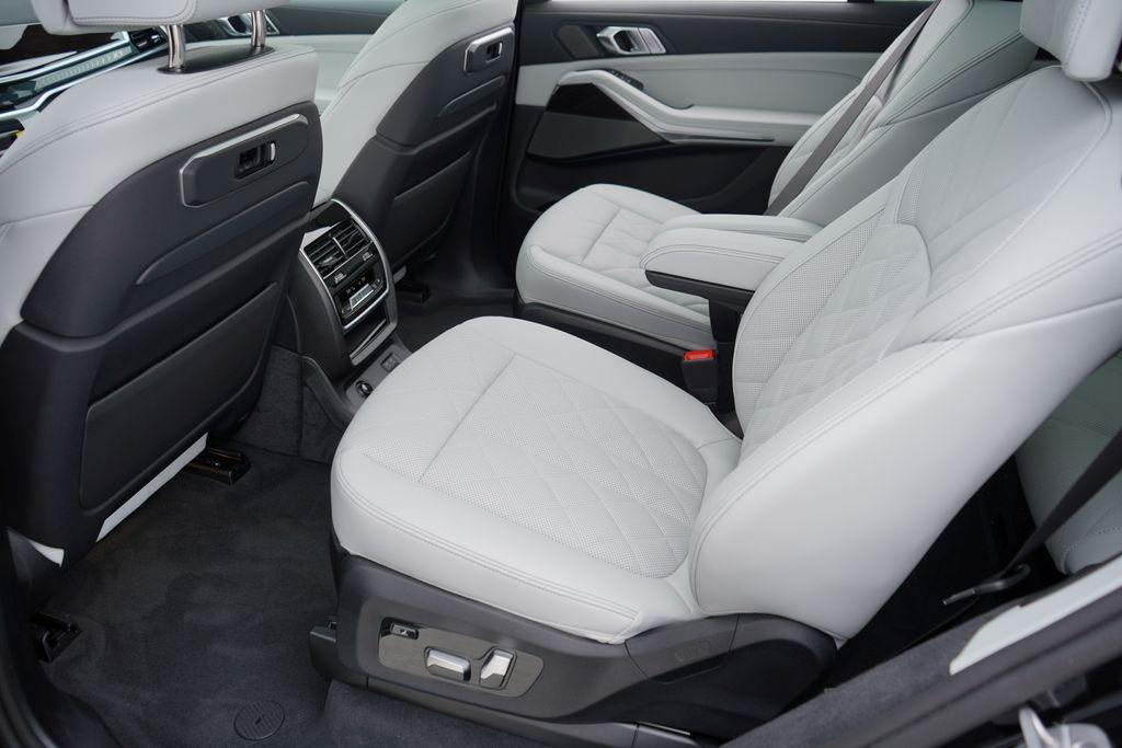 new 2026 BMW X7 car, priced at $103,115