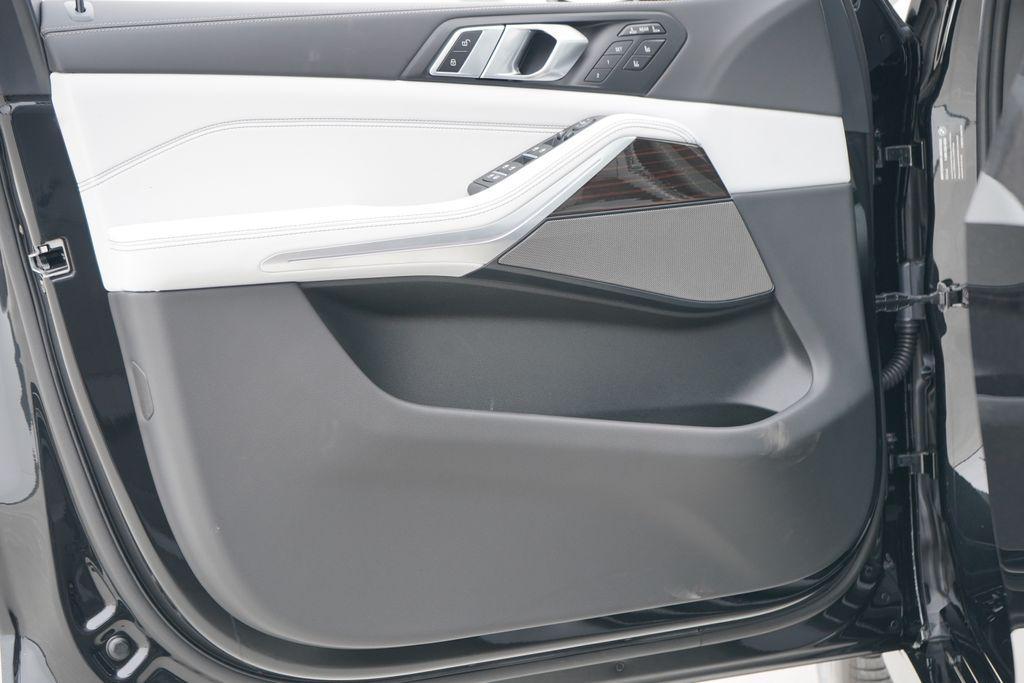 new 2026 BMW X7 car, priced at $103,115