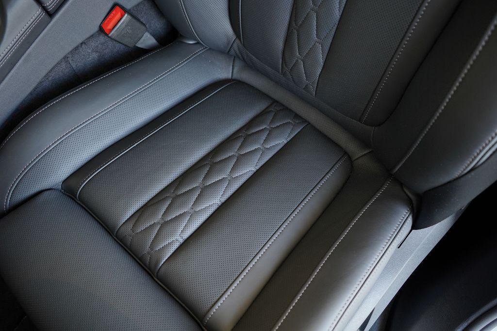 new 2026 BMW X7 car, priced at $118,640