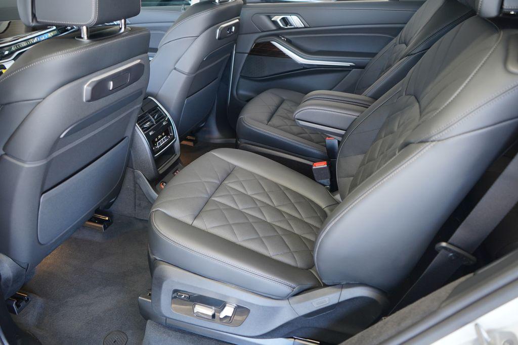 new 2026 BMW X7 car, priced at $93,425