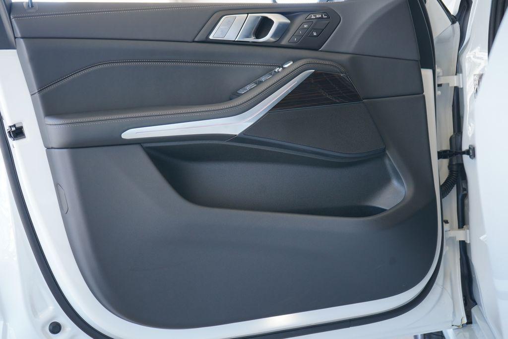 new 2026 BMW X7 car, priced at $93,425