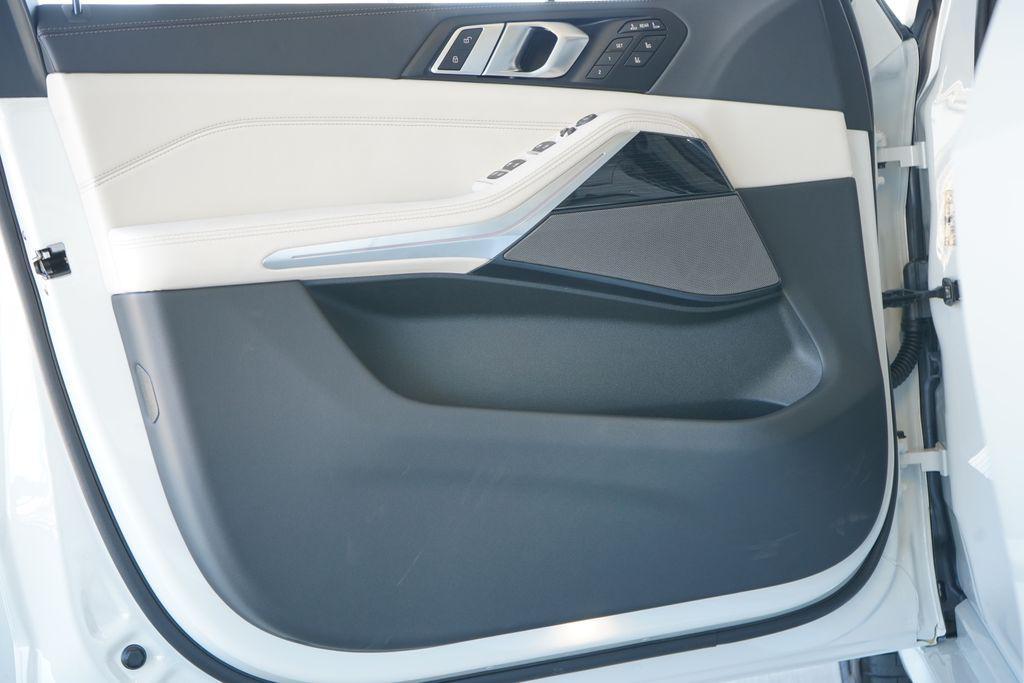 new 2026 BMW X7 car, priced at $101,115