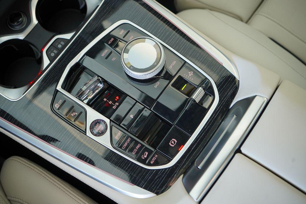 new 2026 BMW X7 car, priced at $101,115